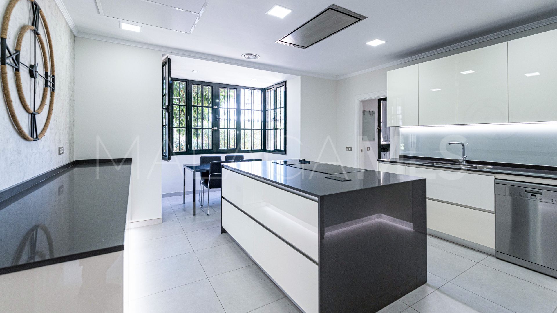 Casa for sale in Guadalmina Baja