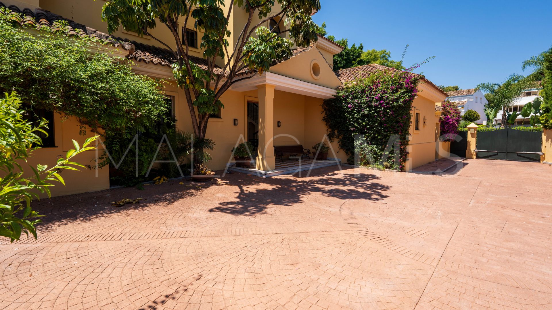 House with 6 bedrooms for sale in Guadalmina Baja