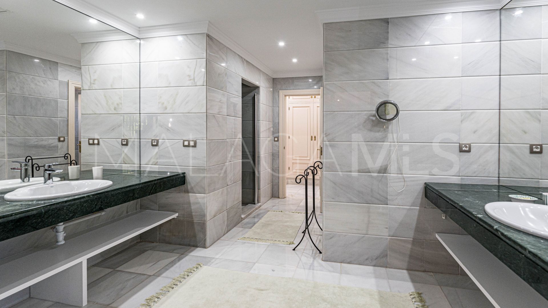 House with 6 bedrooms for sale in Guadalmina Baja