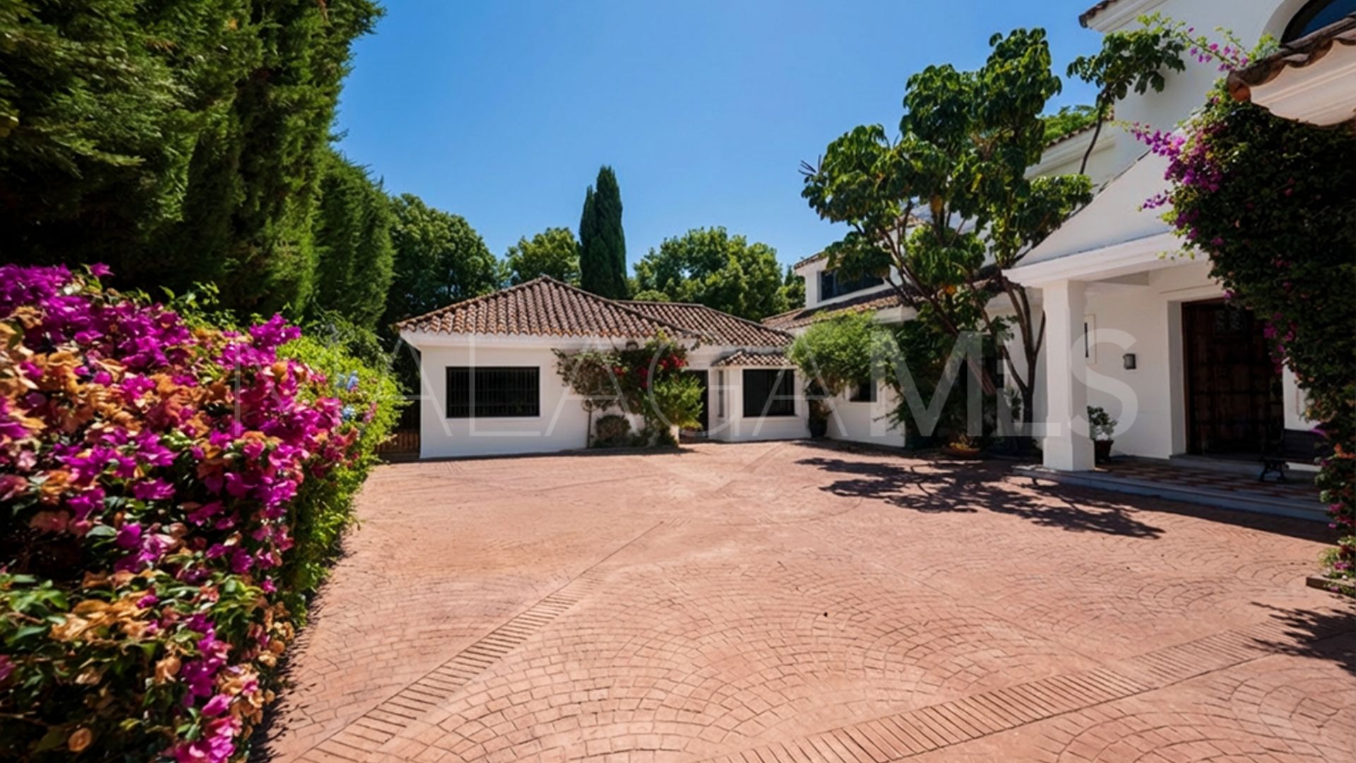 House with 6 bedrooms for sale in Guadalmina Baja