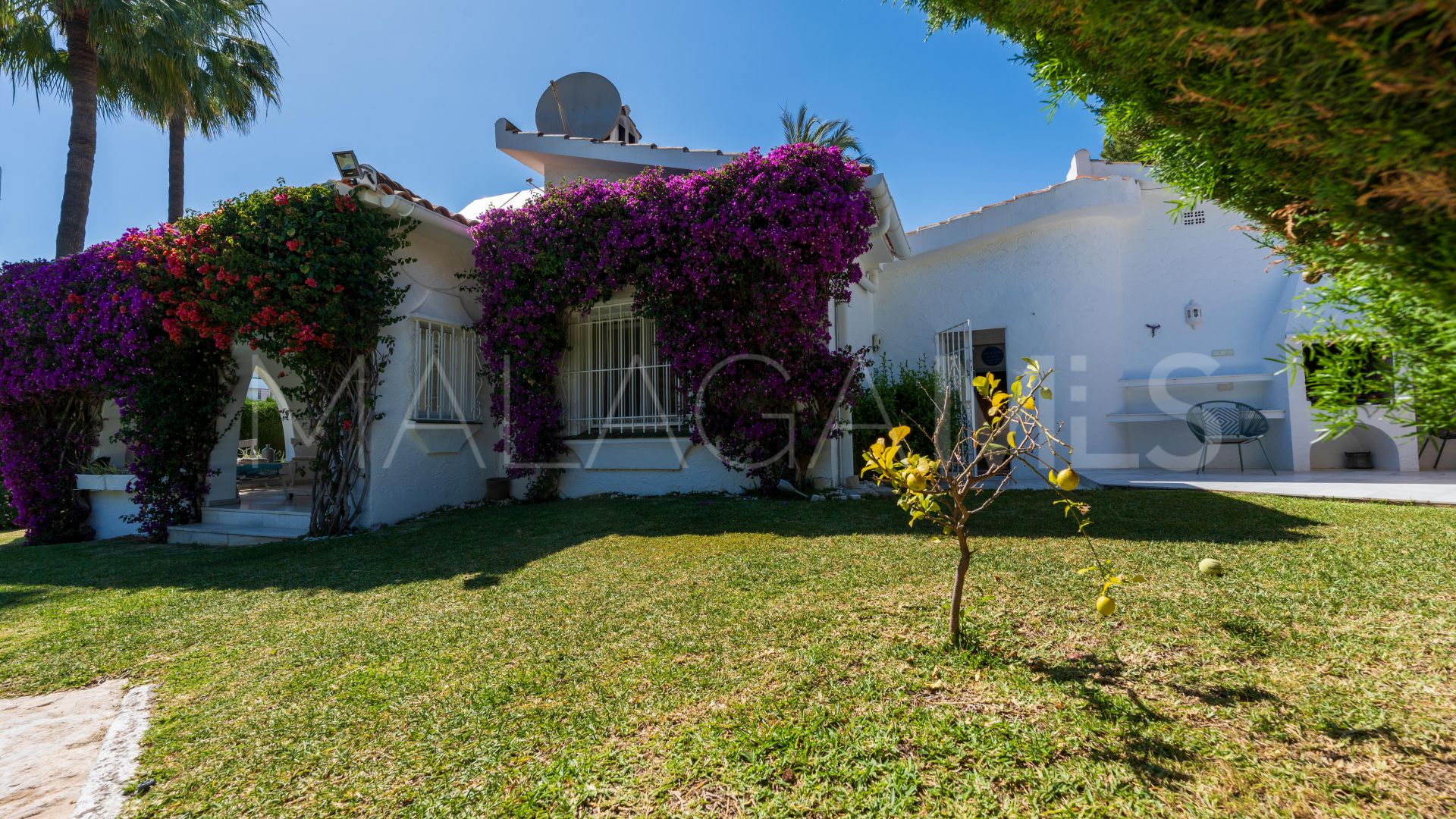 Casa a la venta in Guadalmina Alta with 5 bedrooms