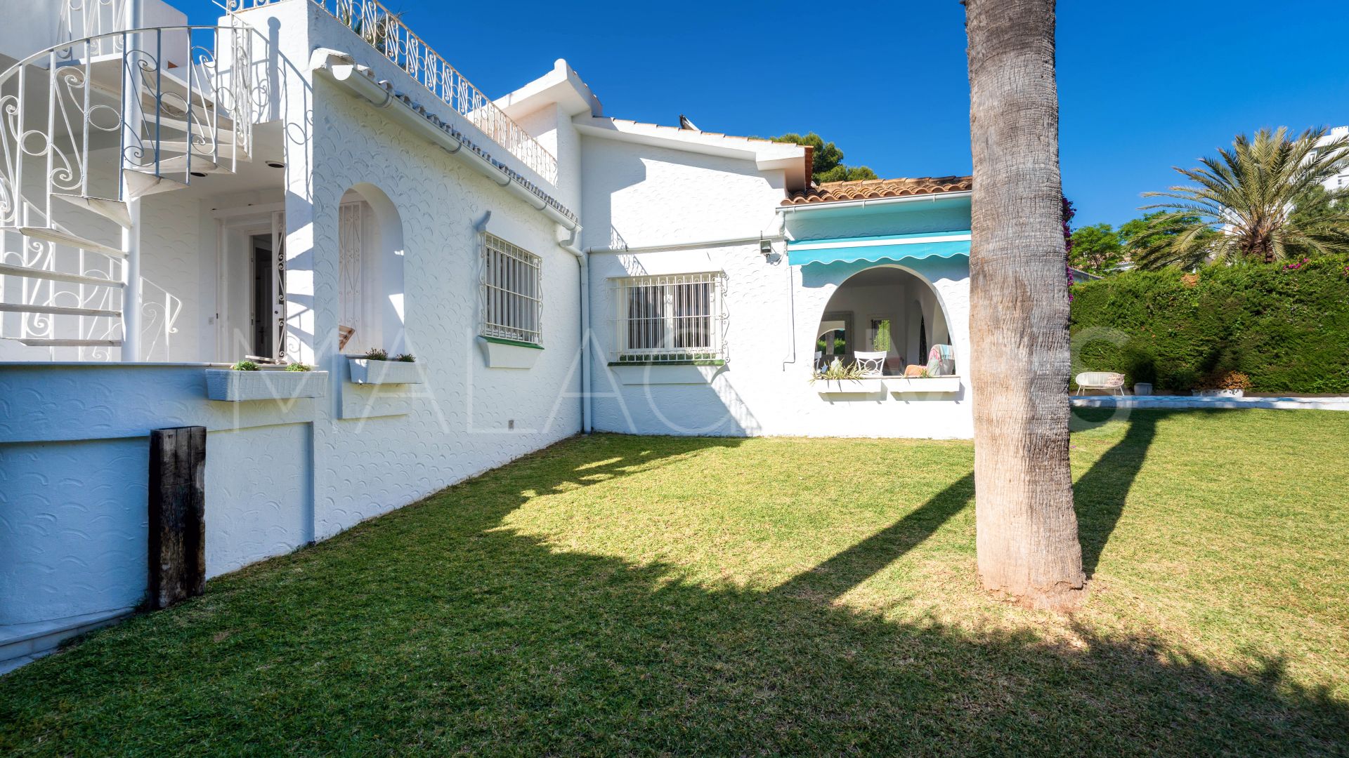 Casa a la venta in Guadalmina Alta with 5 bedrooms