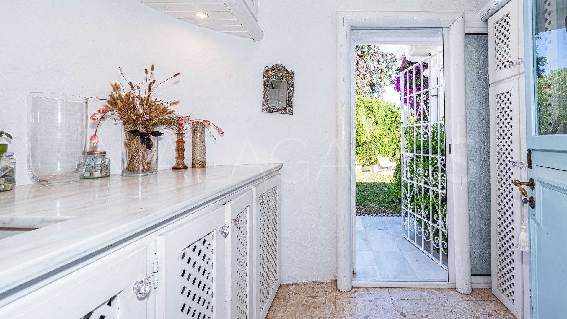 Casa a la venta in Guadalmina Alta with 5 bedrooms