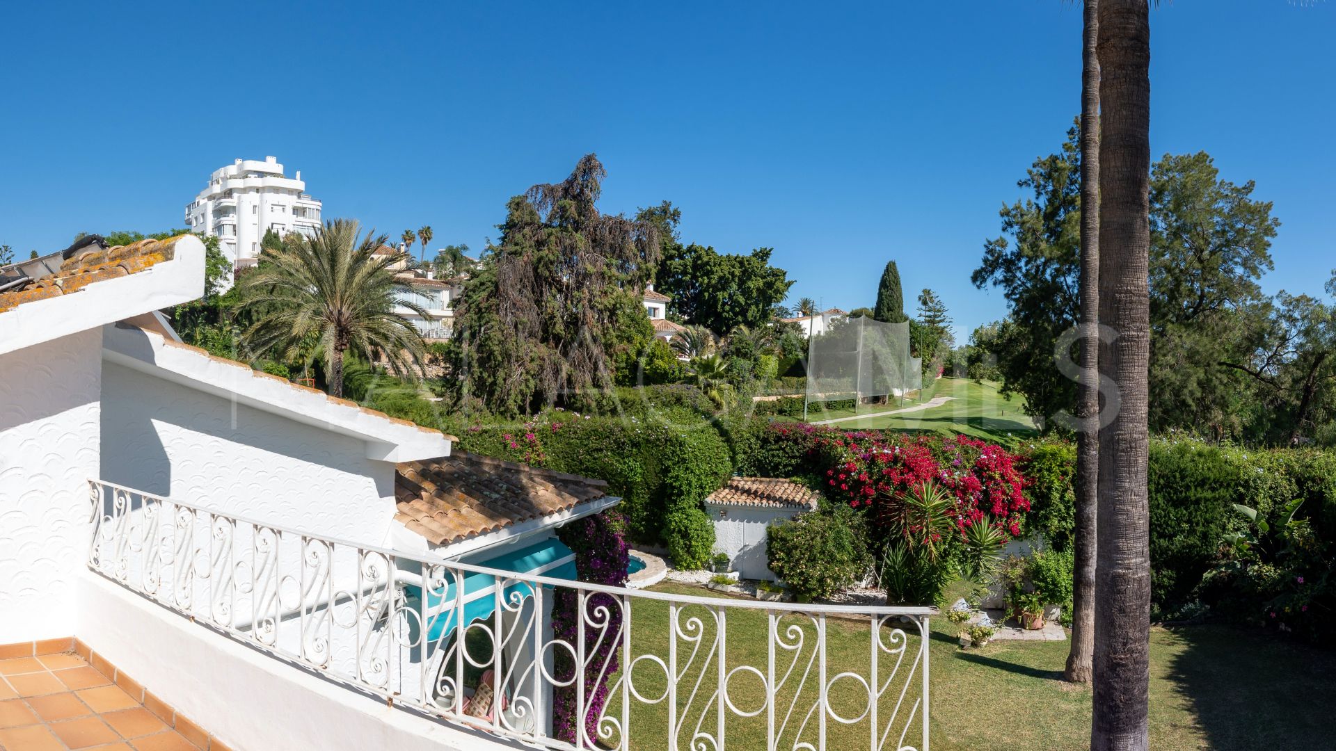 Casa a la venta in Guadalmina Alta with 5 bedrooms