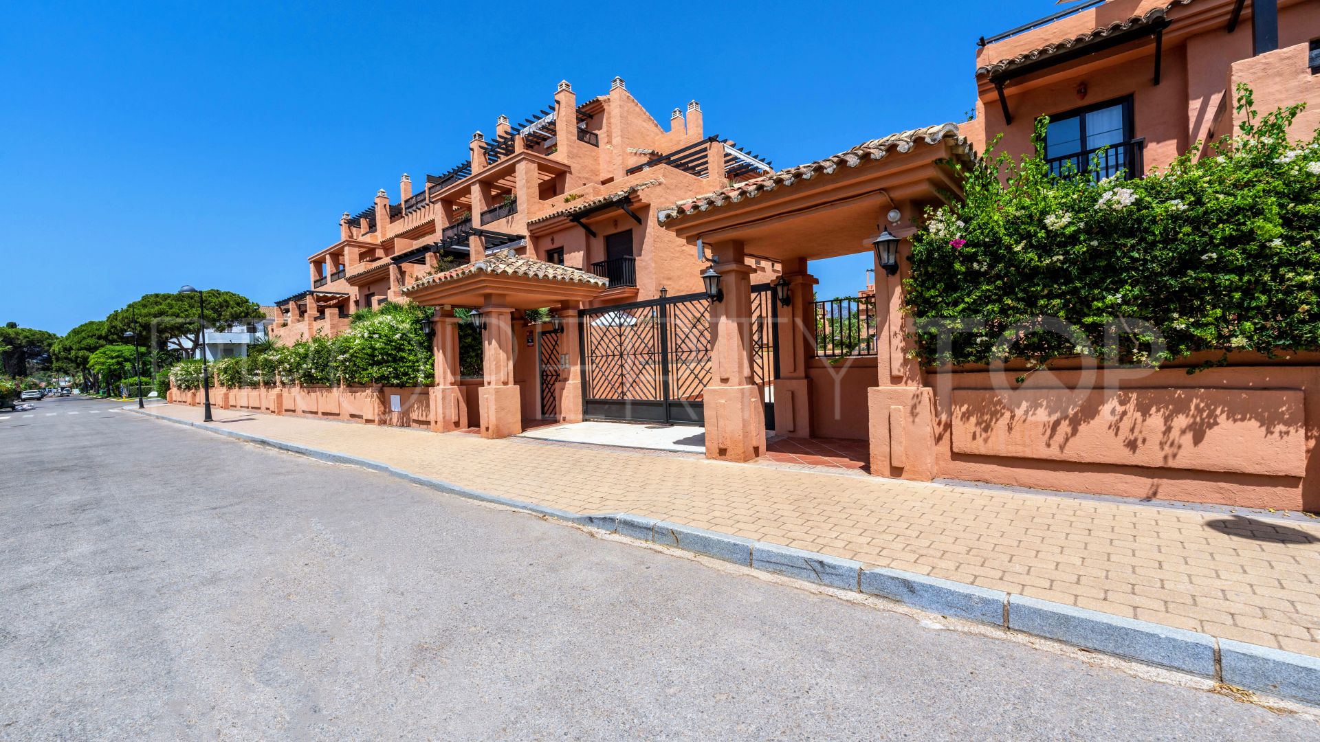 For sale 3 bedrooms ground floor apartment in Hacienda del Sol