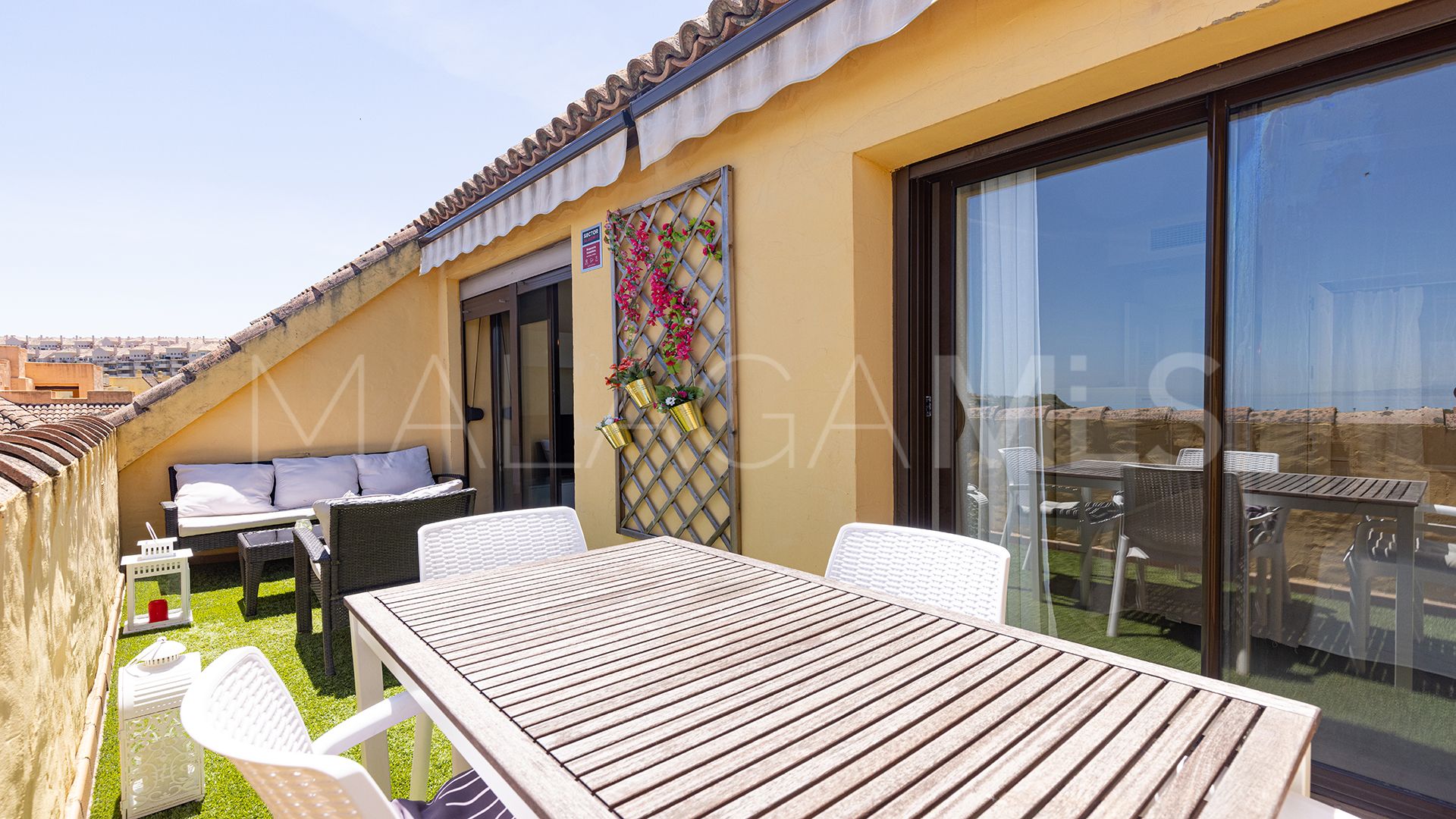 Appartement terrasse for sale in Duquesa Village