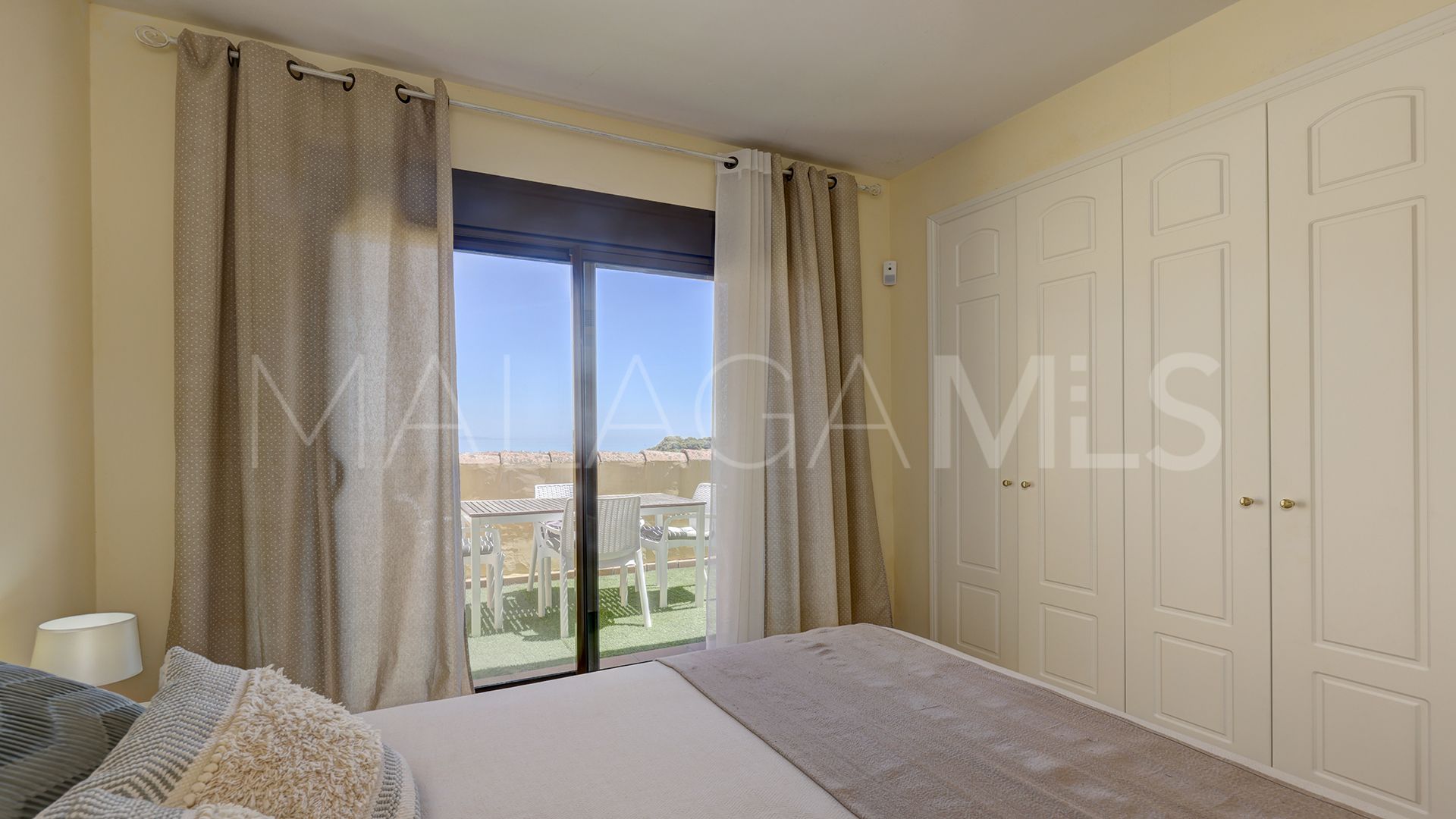 Appartement terrasse for sale in Duquesa Village