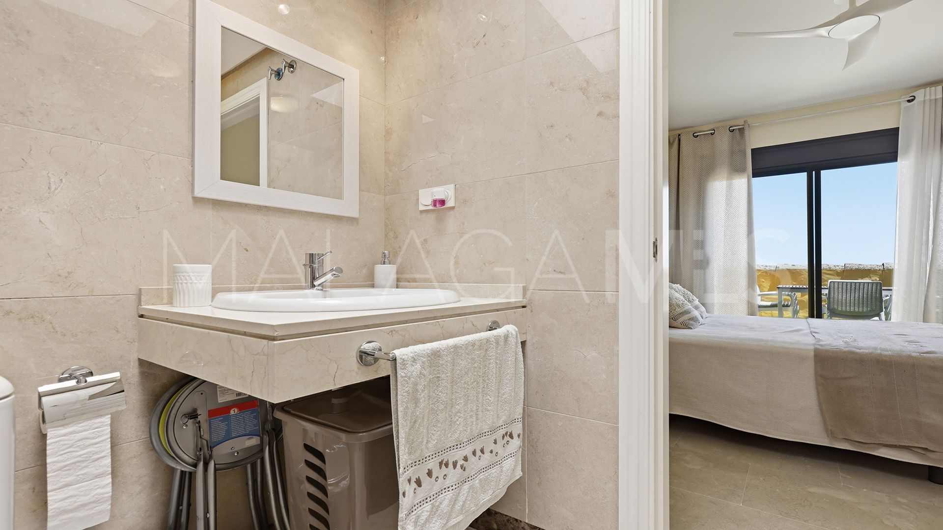 Appartement terrasse for sale in Duquesa Village