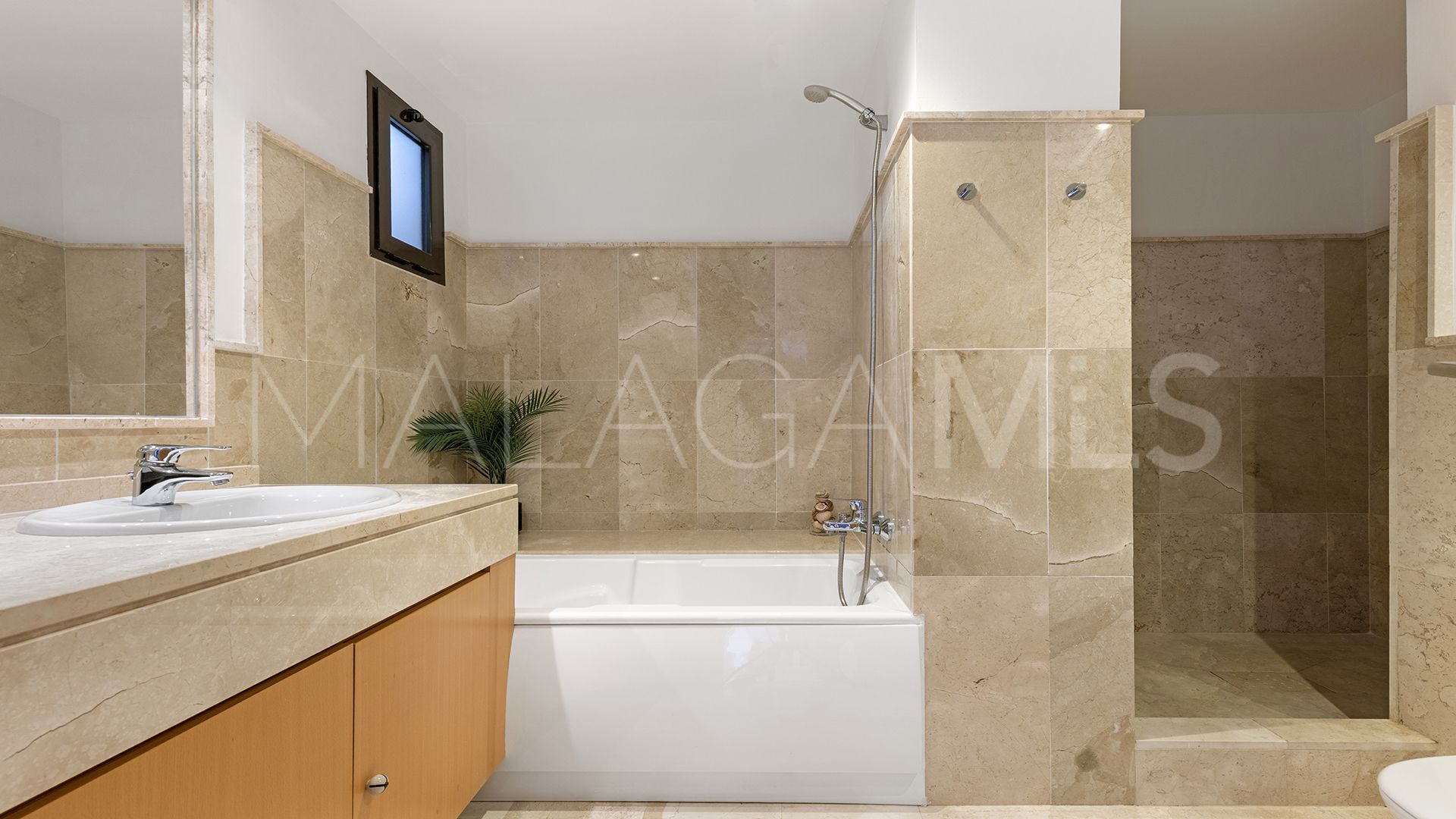 For sale penthouse with 3 bedrooms in Casares Golf