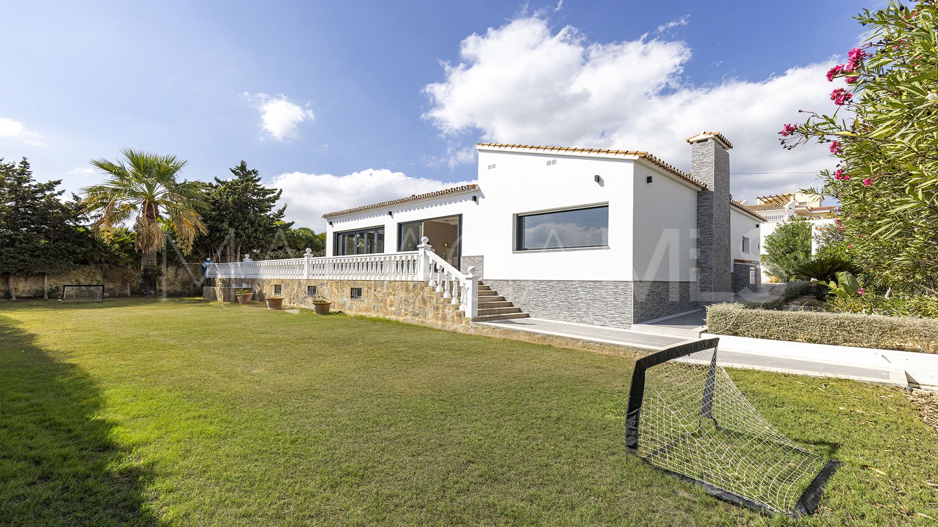 Bungalow for sale with 4 bedrooms in Jardin Tropical