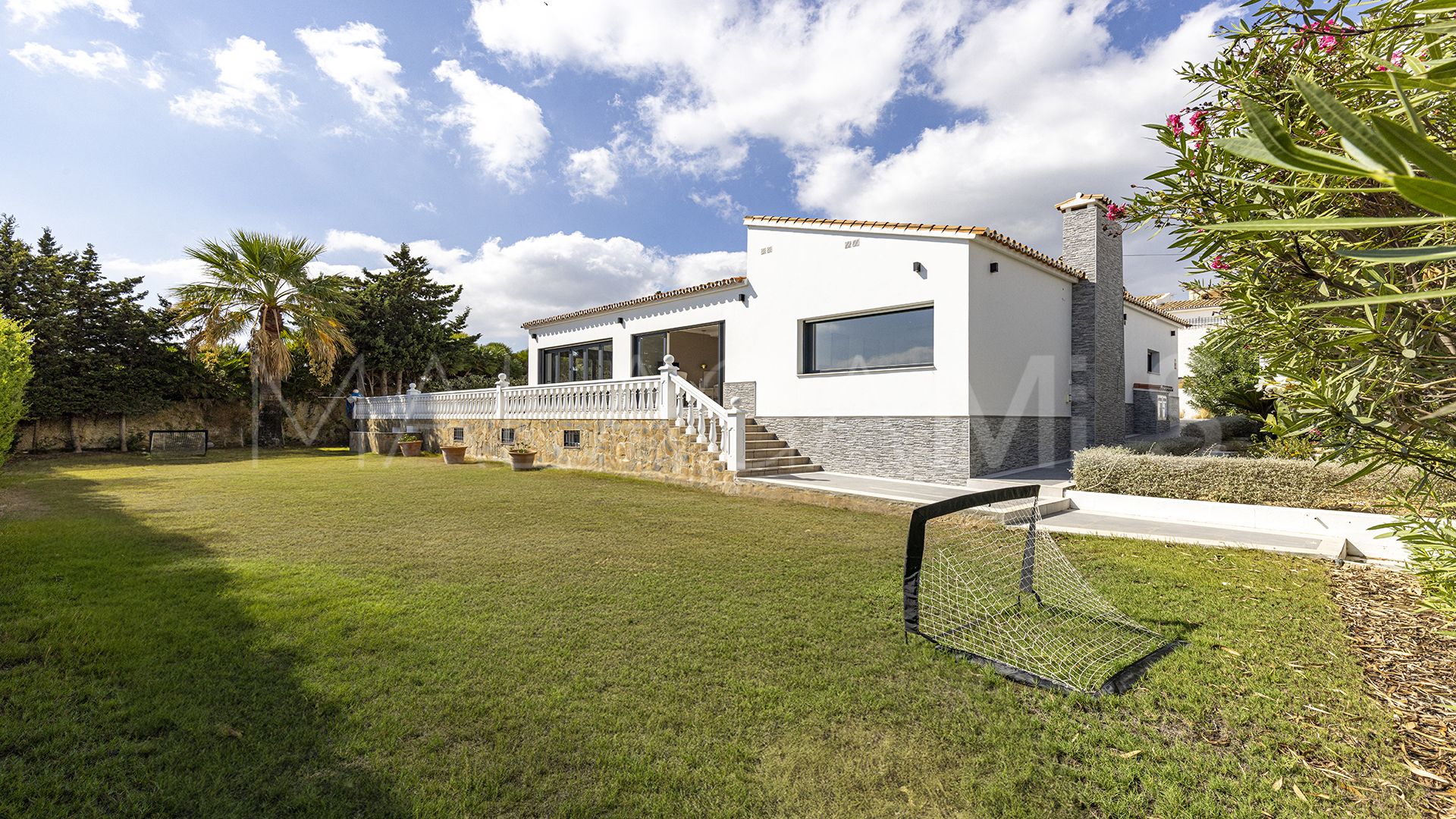 Bungalow for sale with 4 bedrooms in Jardin Tropical