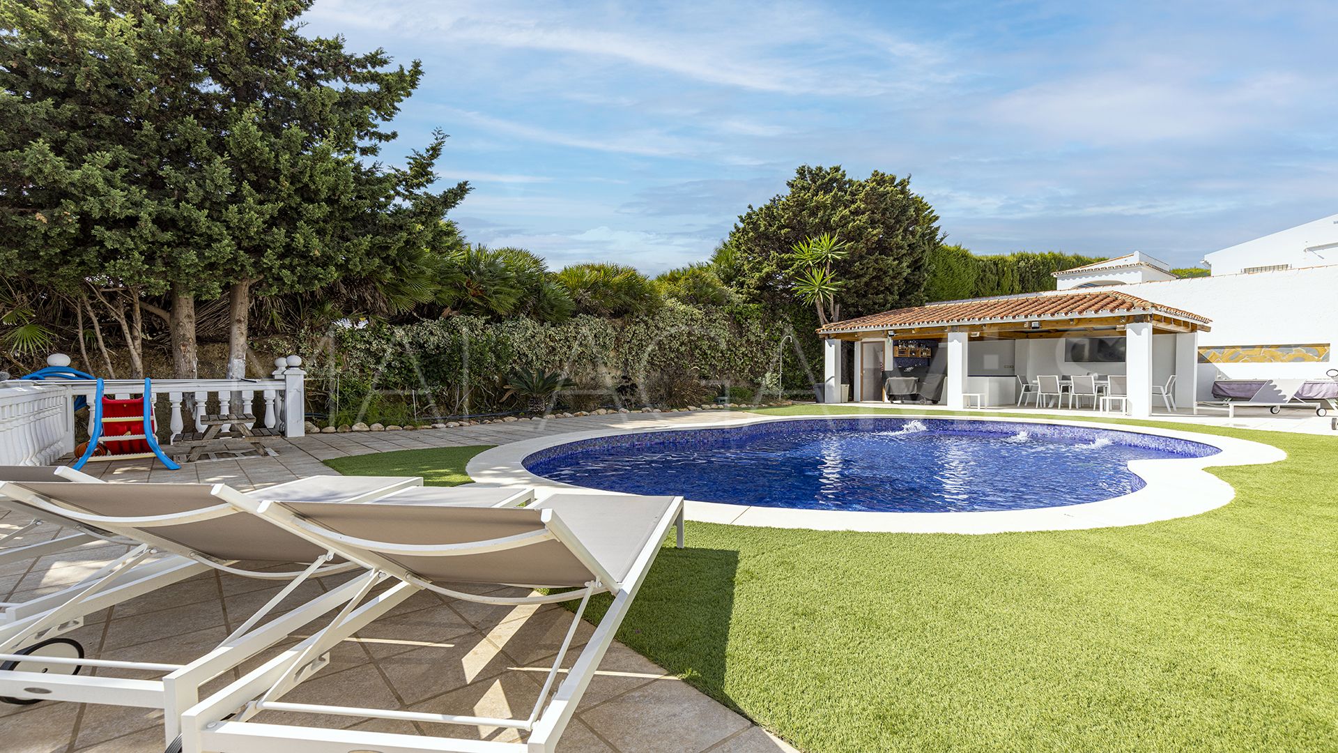 Bungalow for sale with 4 bedrooms in Jardin Tropical