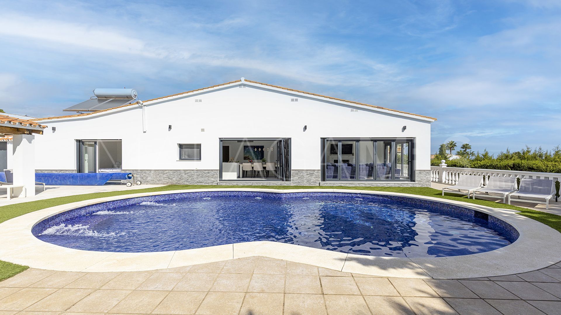 Bungalow for sale with 4 bedrooms in Jardin Tropical