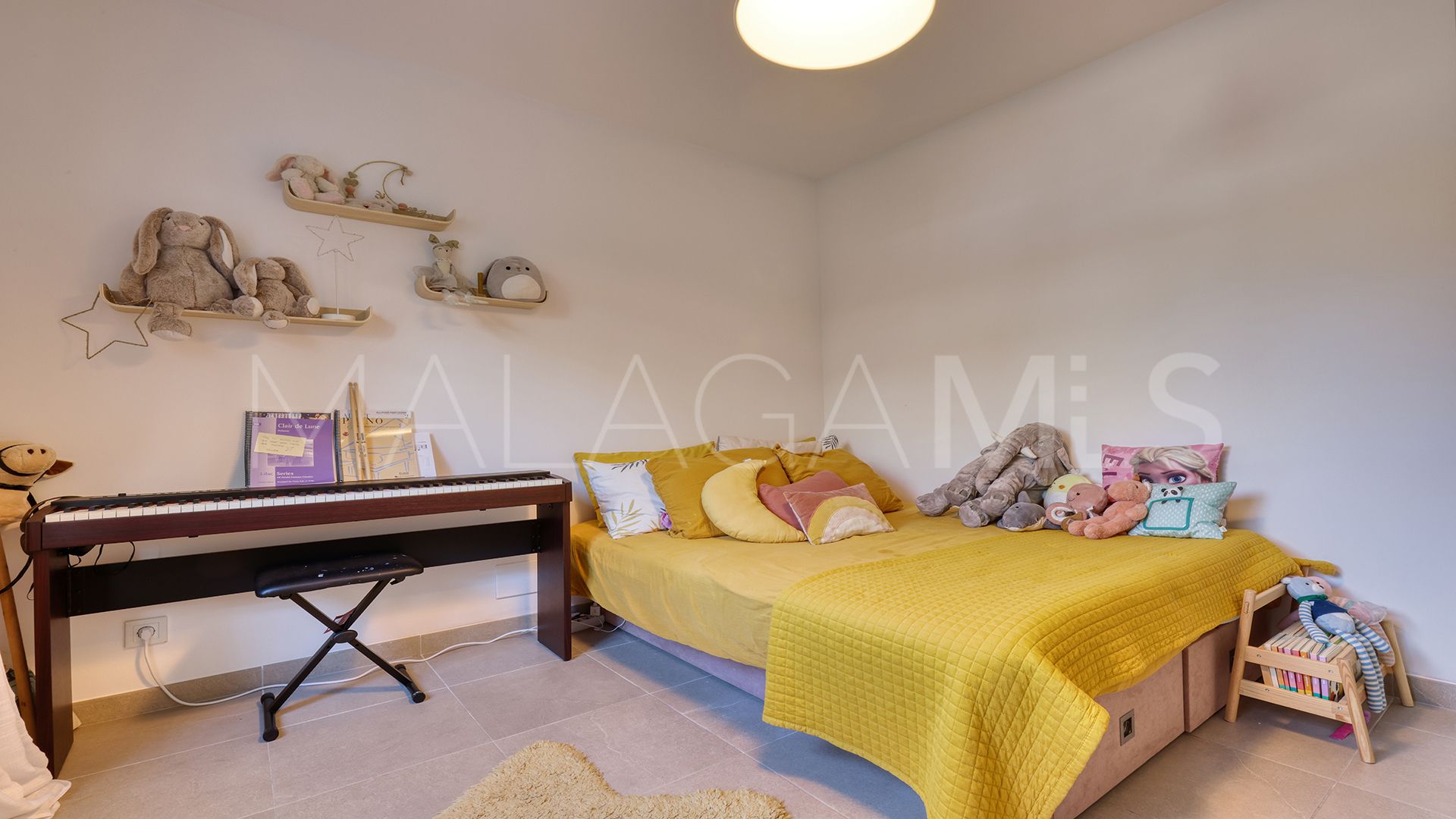 Markplanslägenhet for sale in Casares Golf