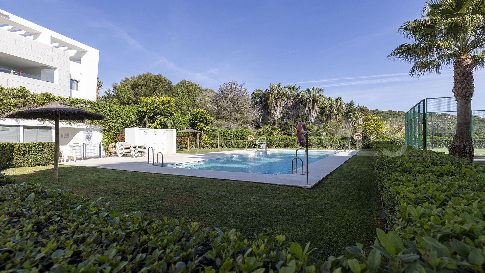 Markplanslägenhet for sale in Casares Golf