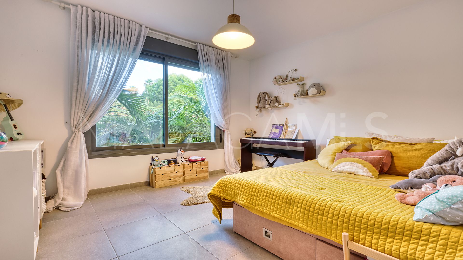 Markplanslägenhet for sale in Casares Golf