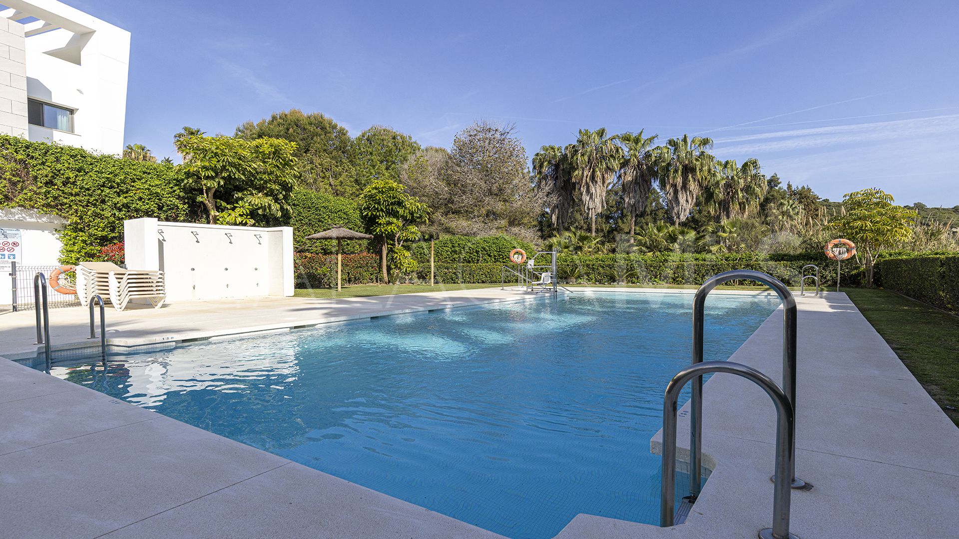 Markplanslägenhet for sale in Casares Golf