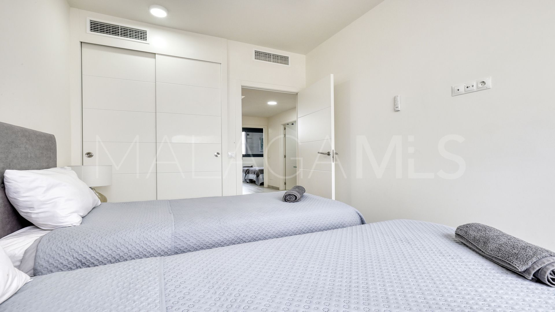 Se vende adosado in Bahia de las Rocas de 3 bedrooms