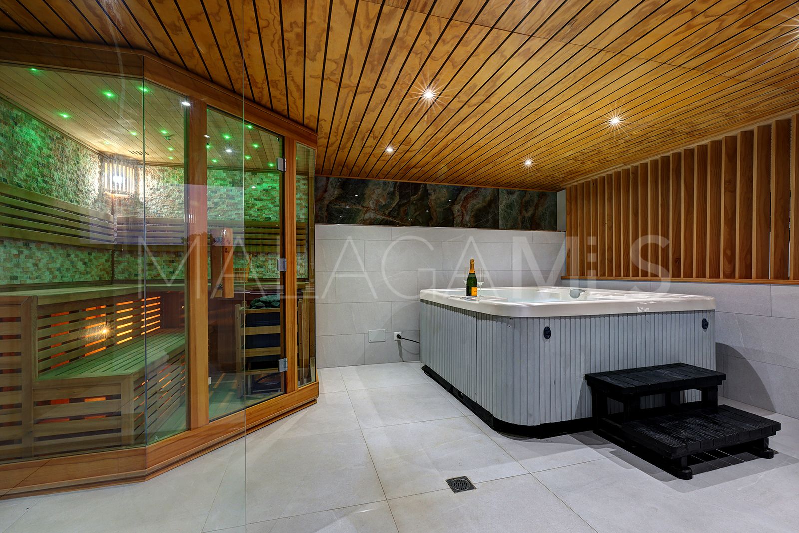 Finca for sale in Casares