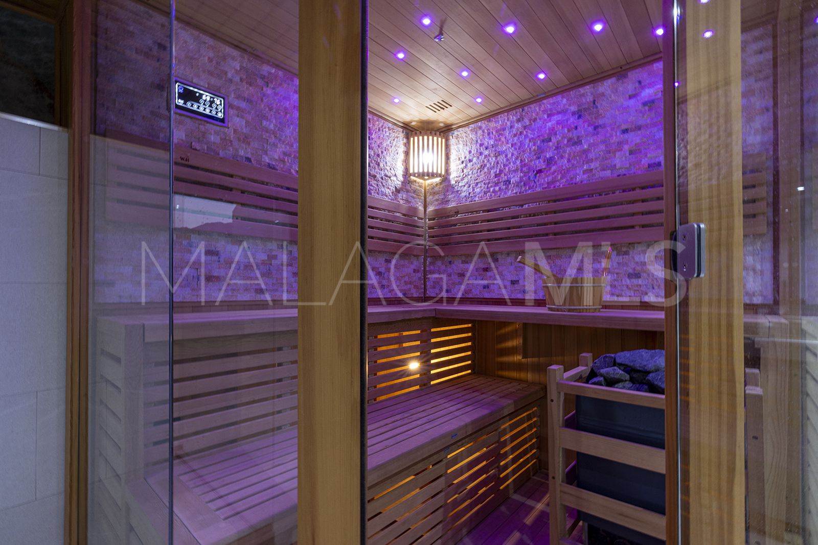 Finca for sale in Casares