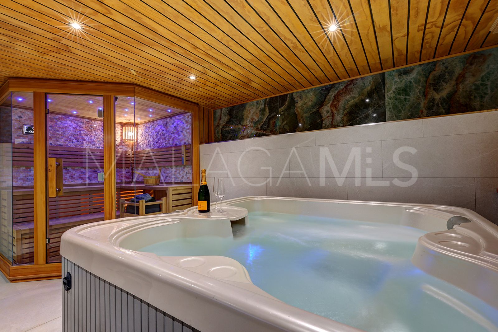 Finca for sale in Casares