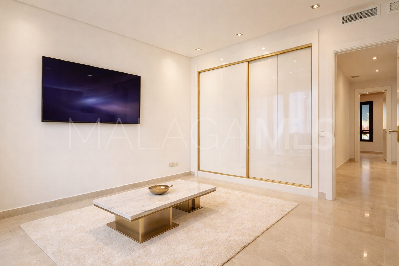 Radhus for sale in Chullera