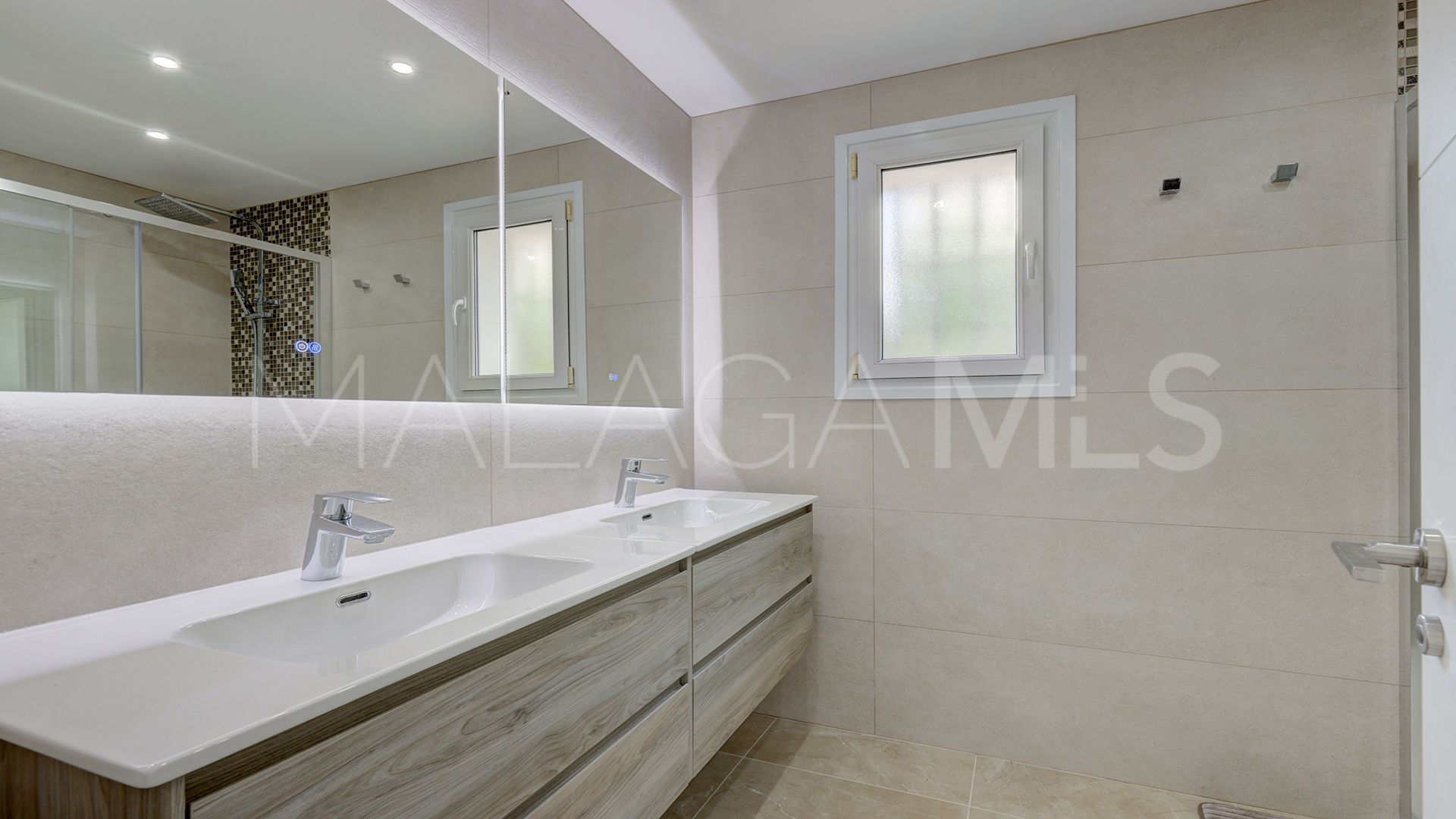 Ground floor apartment with 2 bedrooms for sale in La Duquesa Golf