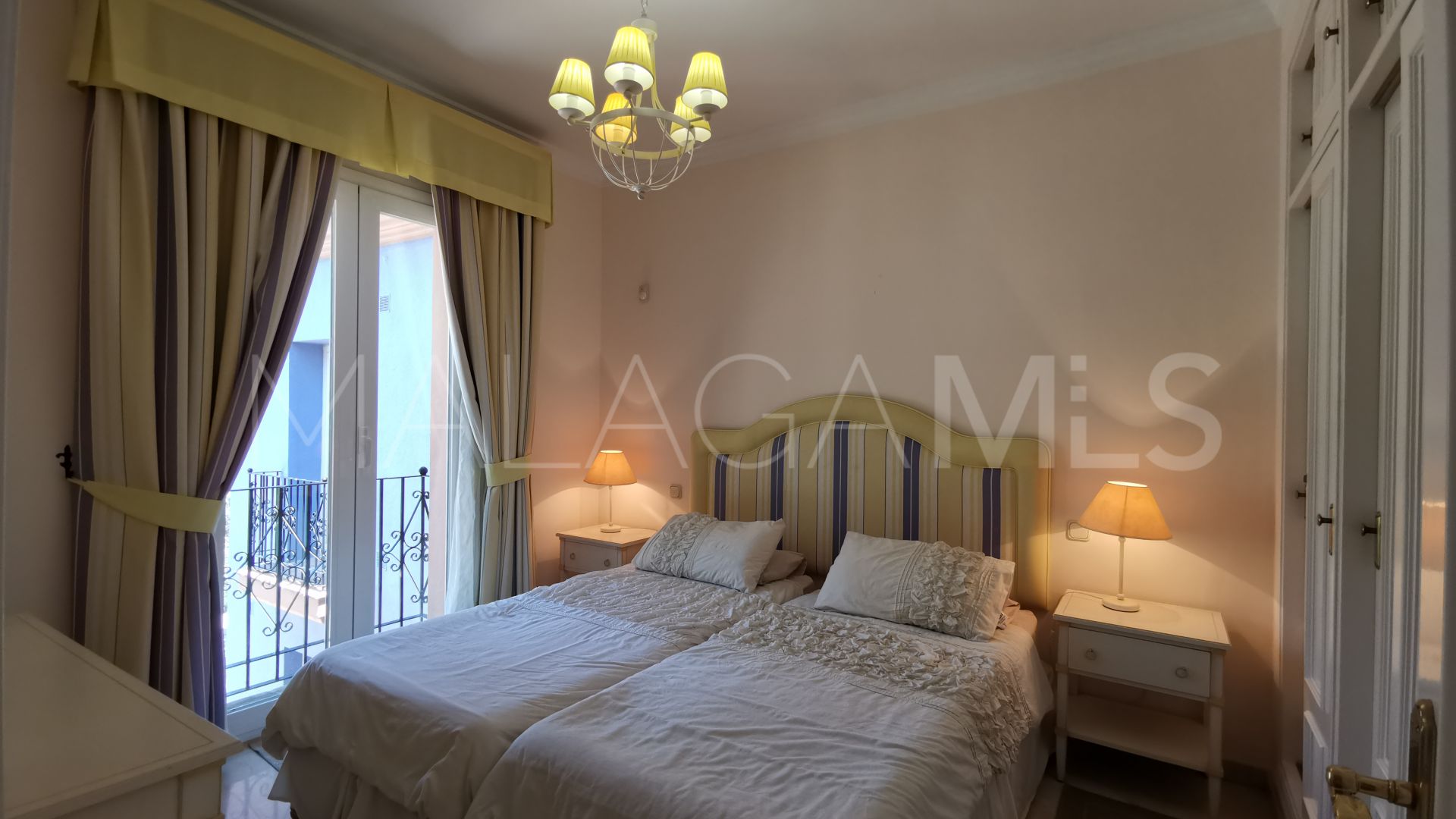 Duplex penthouse for sale in Casares Playa