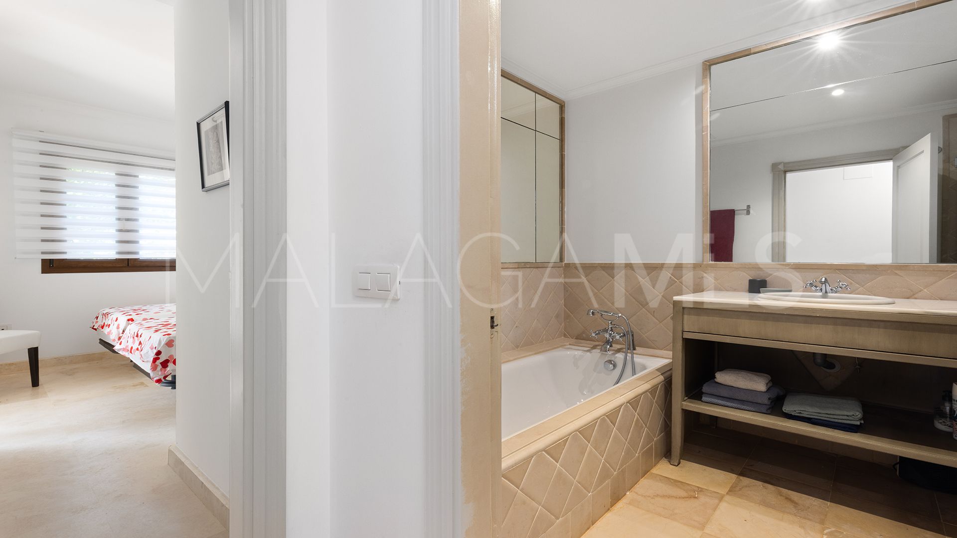 Appartement rez de chaussée for sale in Finca Cortesin