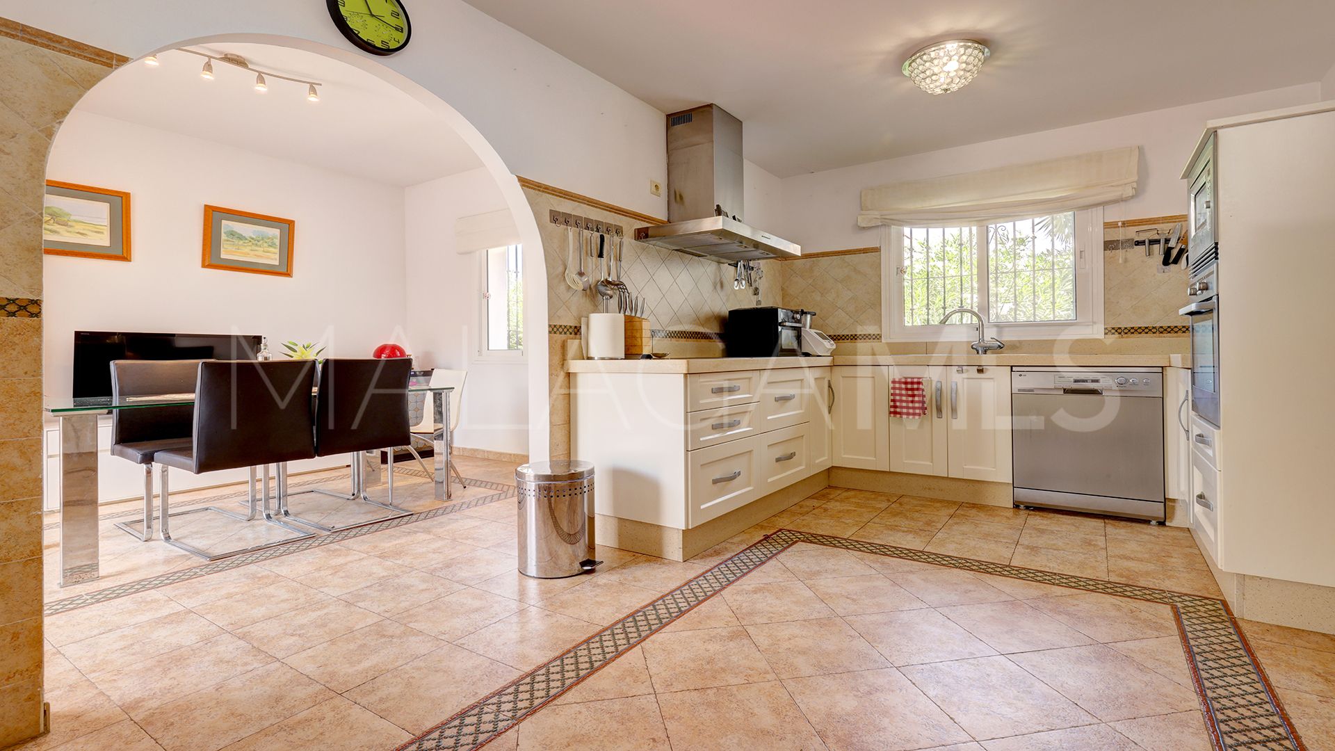 Villa for sale in Majestic with 5 bedrooms