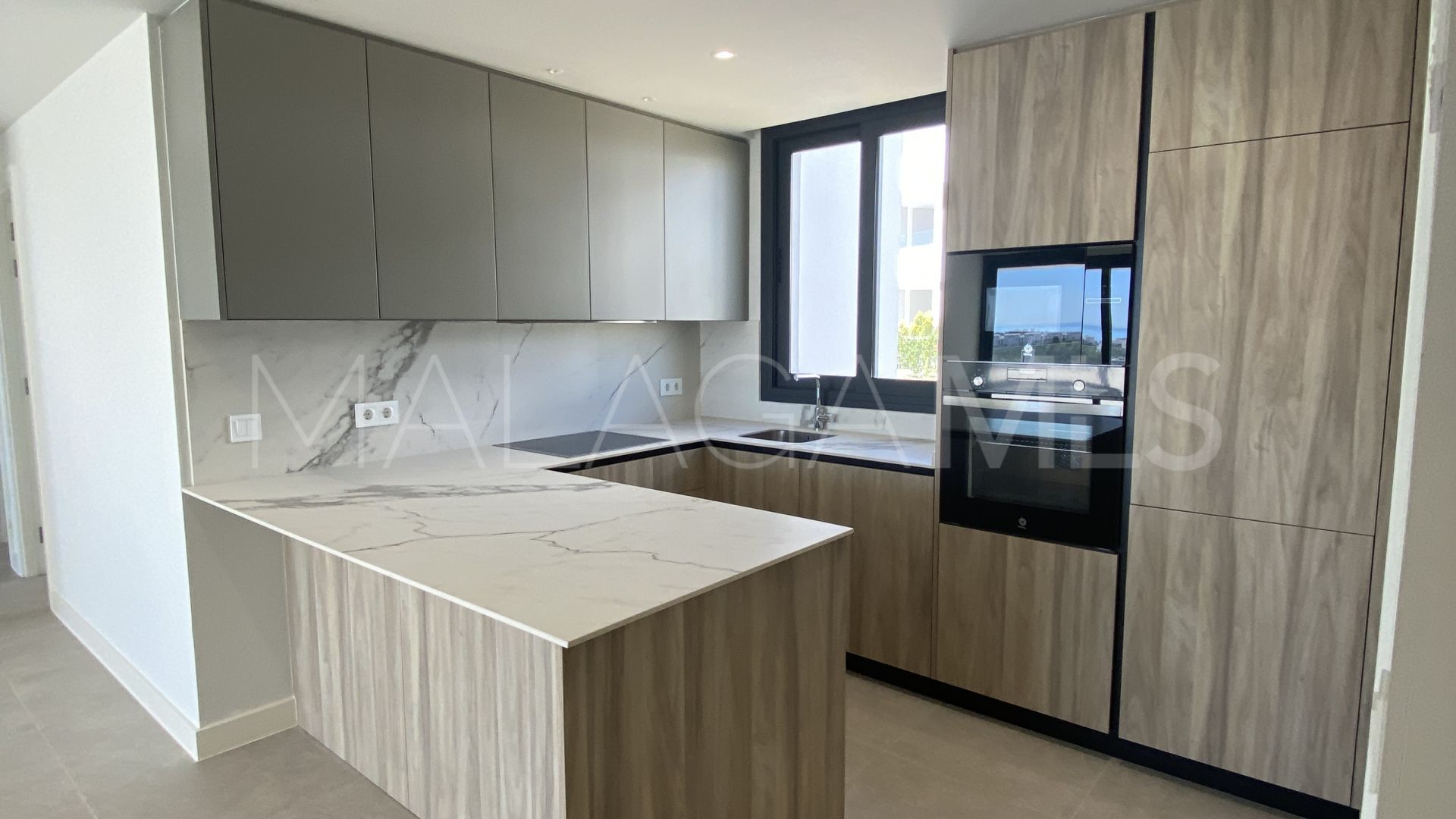 Appartement terrasse for sale in Azahar de Estepona