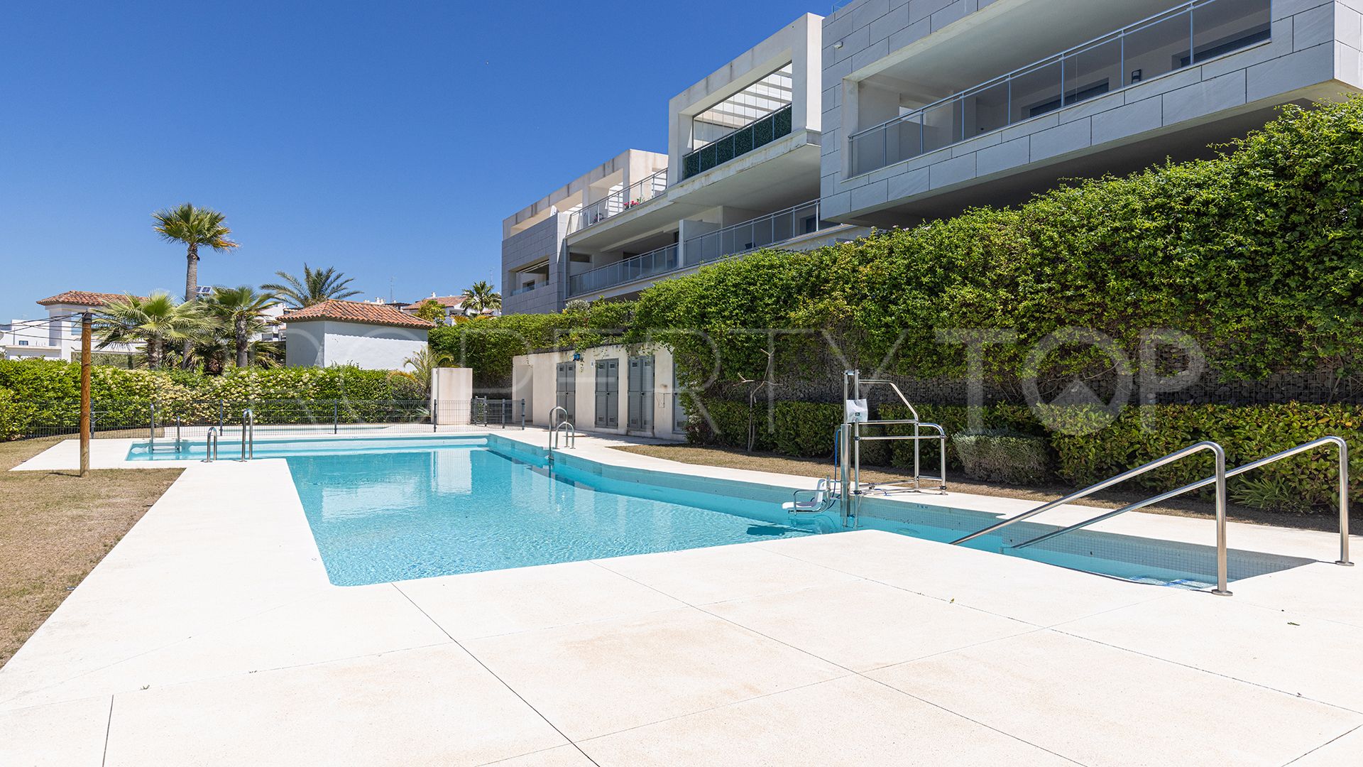 Apartamento con 3 dormitorios en venta en Casares Golf