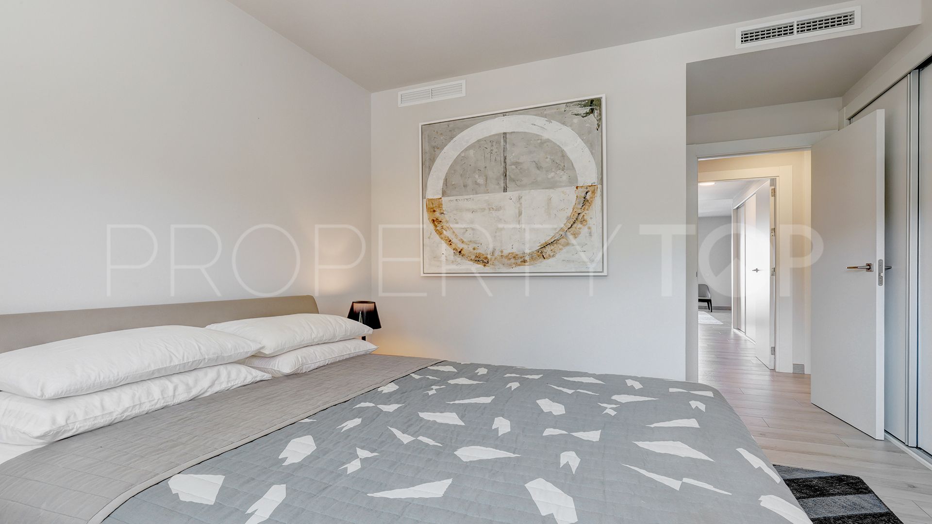 Apartamento con 3 dormitorios en venta en Casares Golf