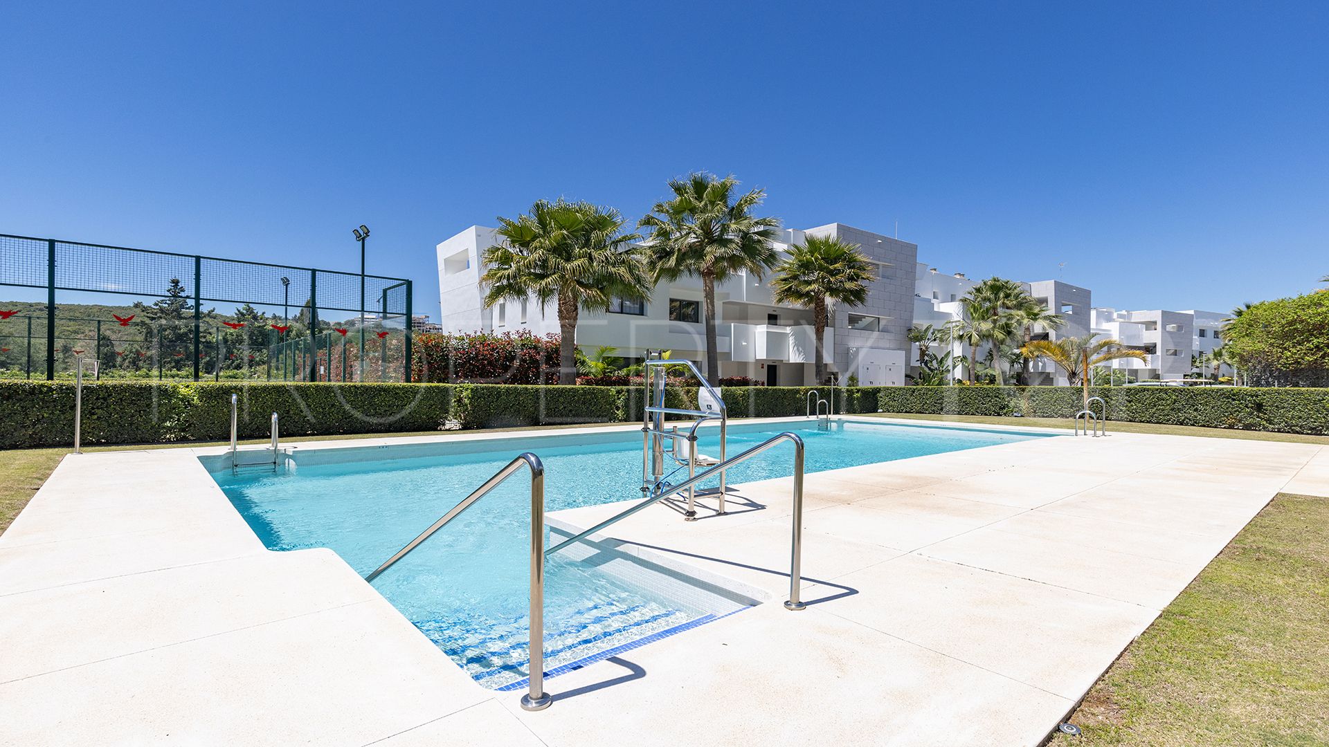 Apartamento con 3 dormitorios en venta en Casares Golf