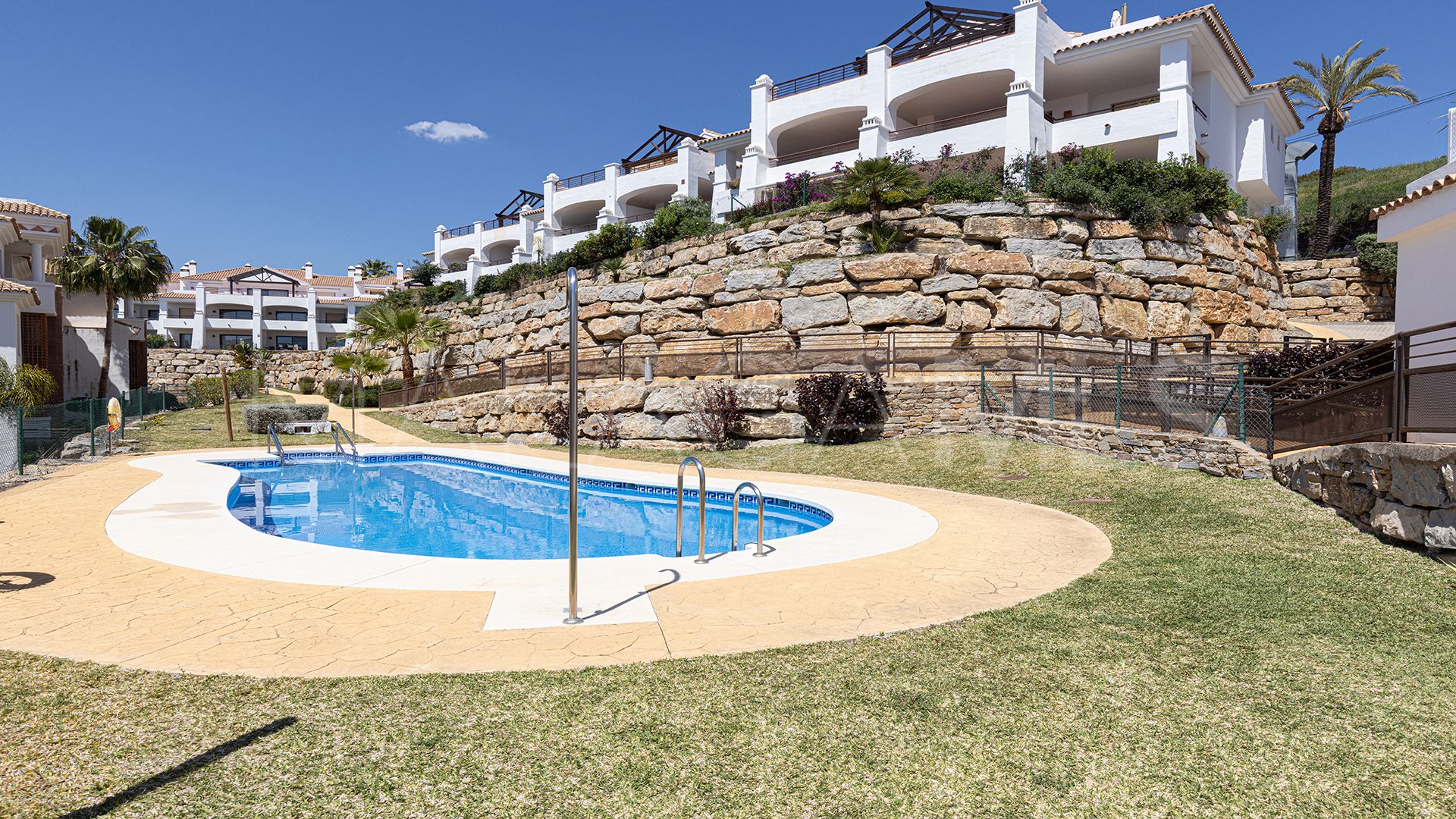 Casares Golf, apartamento planta baja a la venta