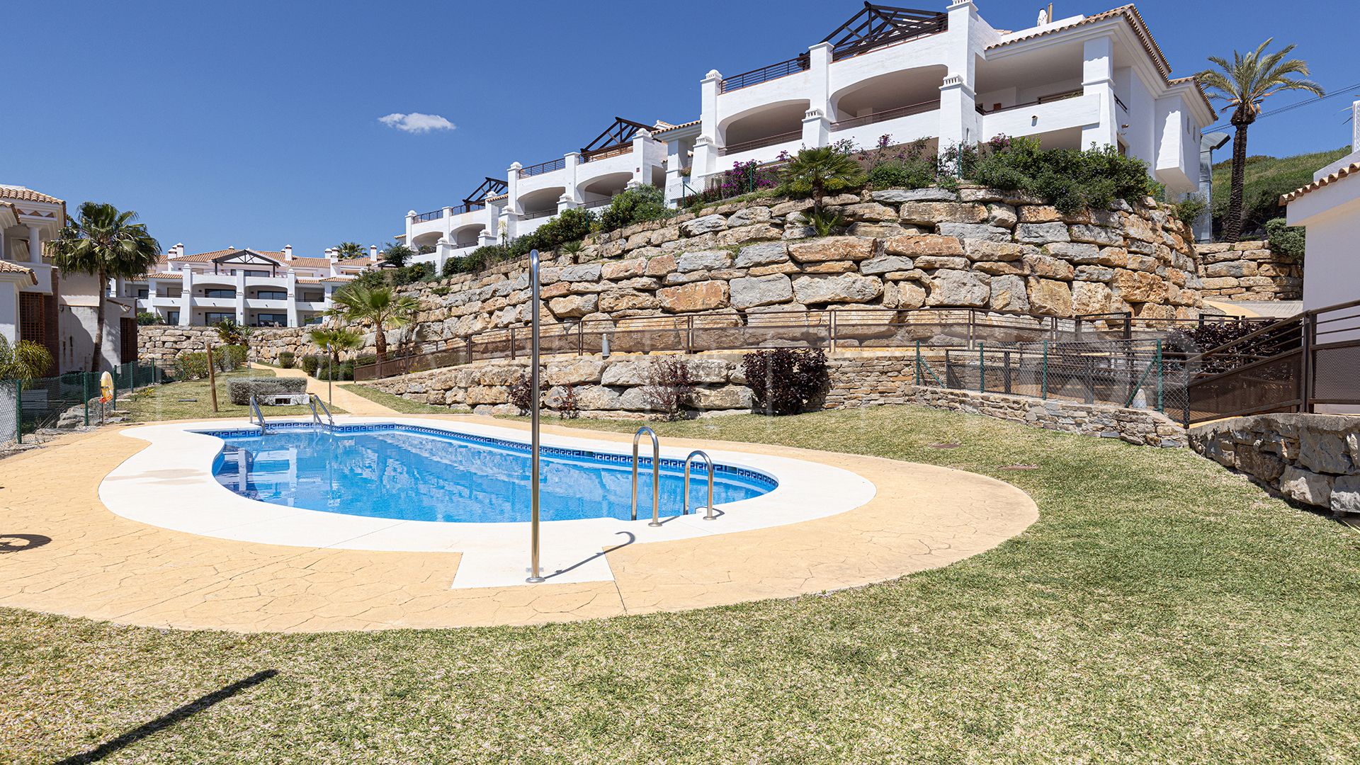 Casares Golf, apartamento planta baja a la venta