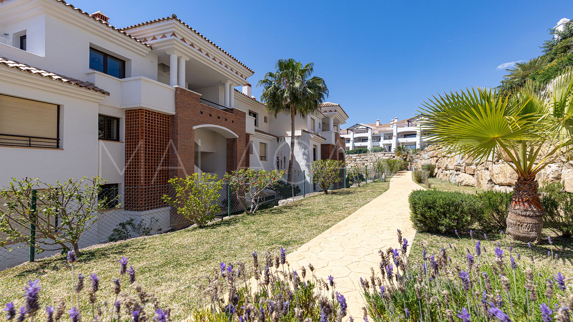 Bottenvåningslägenhet for sale in Casares Golf