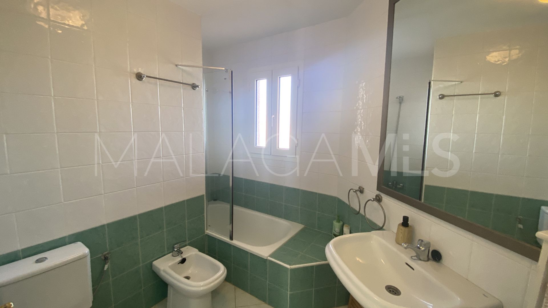 For sale semi detached house with 4 bedrooms in Manilva Beach