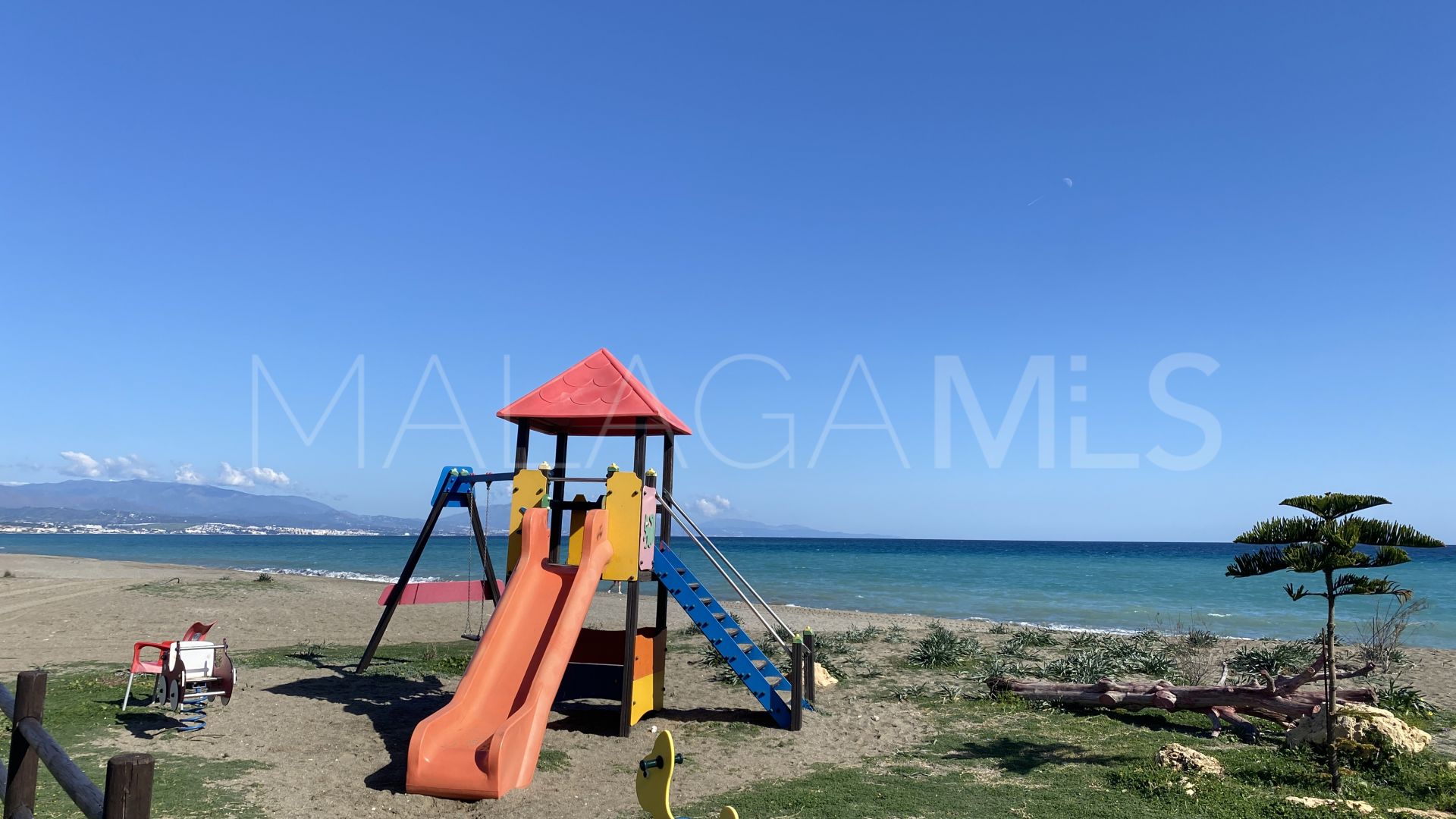 For sale 4 bedrooms town house in Manilva Beach