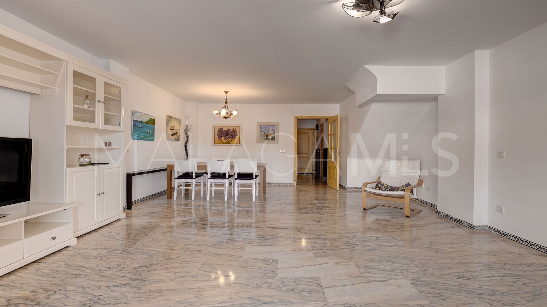 For sale 4 bedrooms town house in Manilva Beach