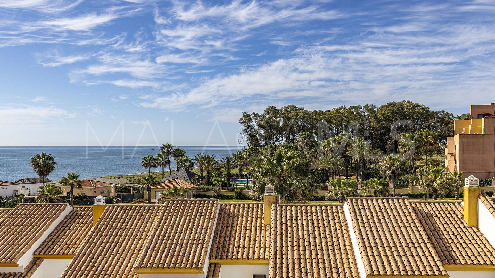 For sale 4 bedrooms town house in Manilva Beach