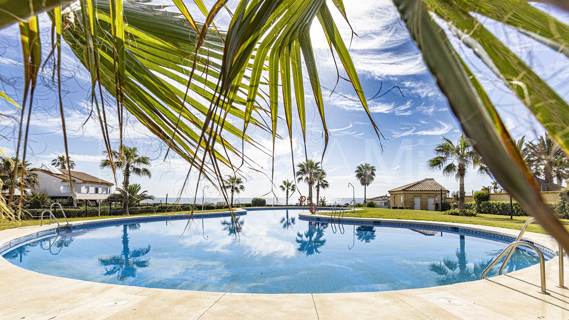 For sale 4 bedrooms town house in Manilva Beach