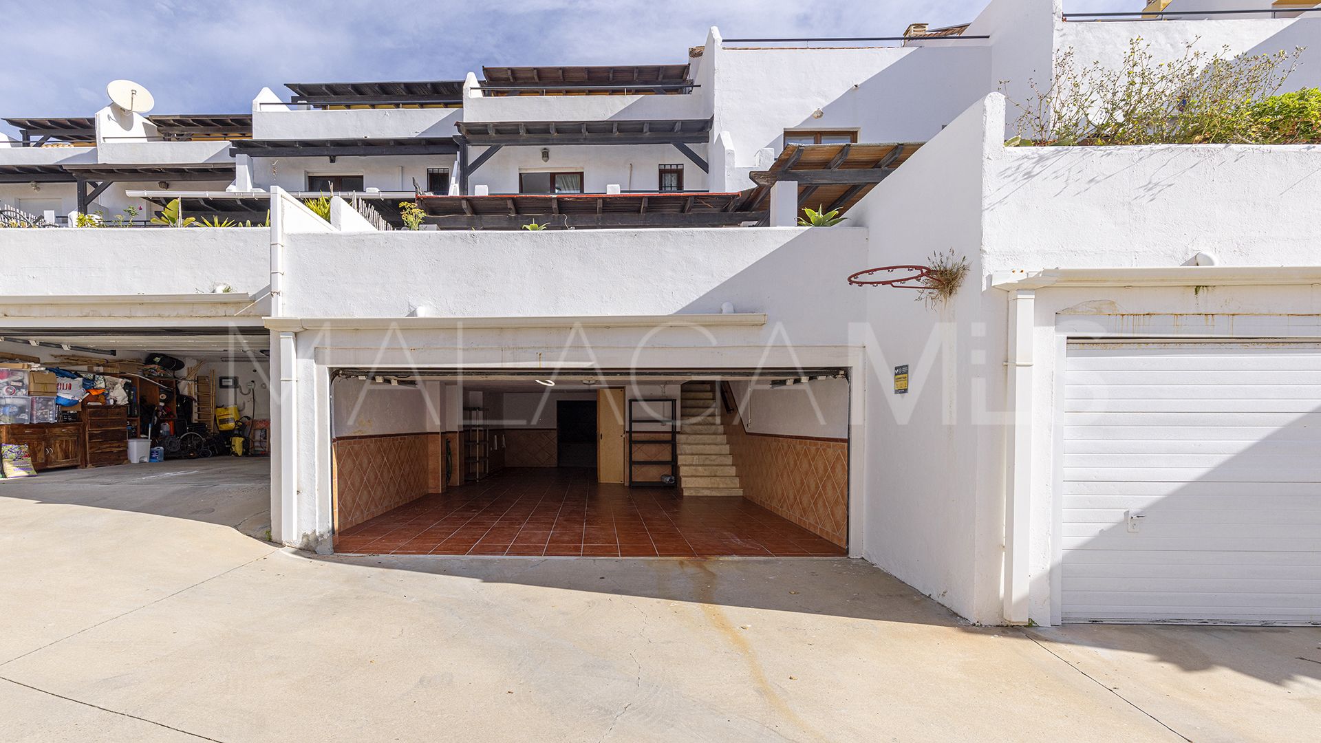 For sale 4 bedrooms town house in Manilva Beach
