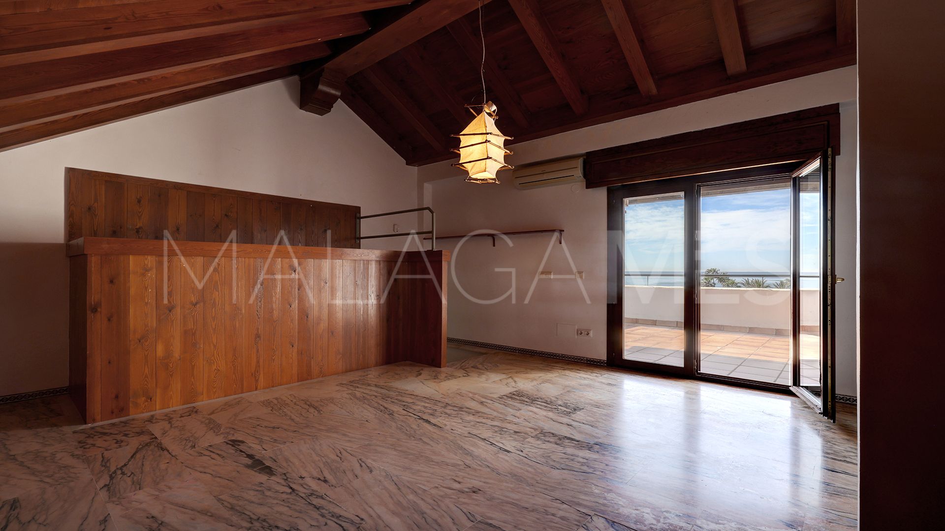 For sale 4 bedrooms town house in Manilva Beach