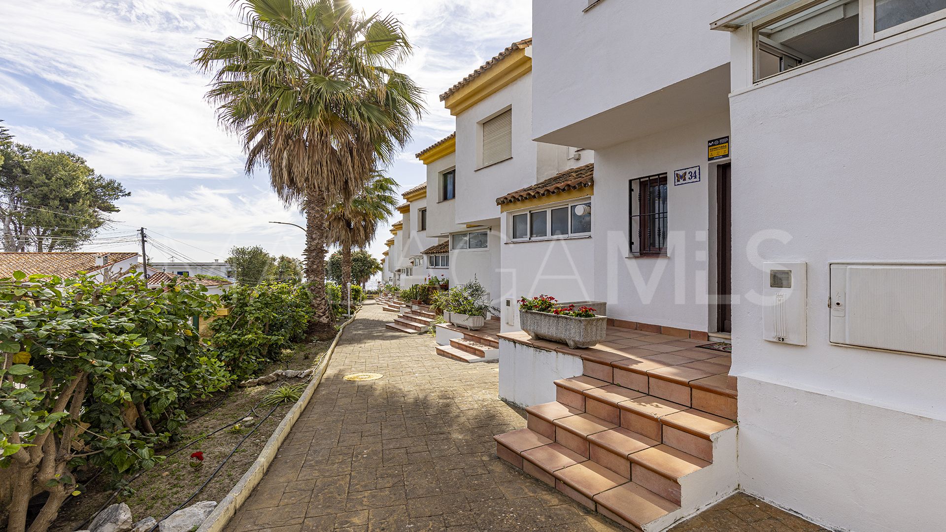 For sale 4 bedrooms town house in Manilva Beach