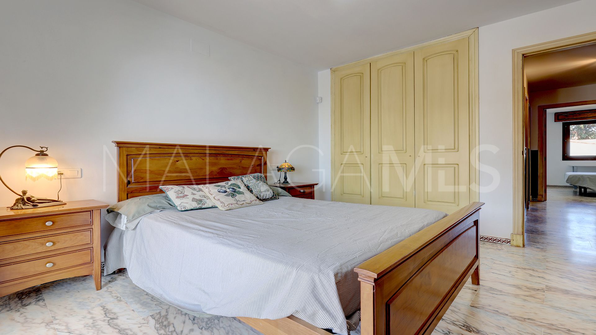 For sale 4 bedrooms town house in Manilva Beach