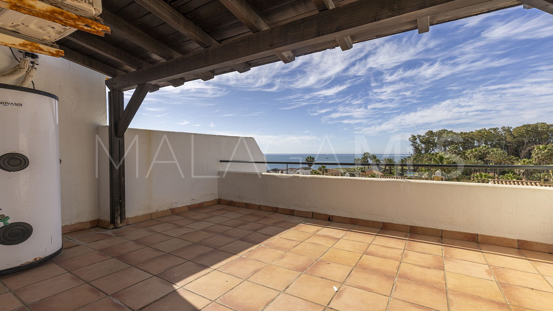 For sale 4 bedrooms town house in Manilva Beach