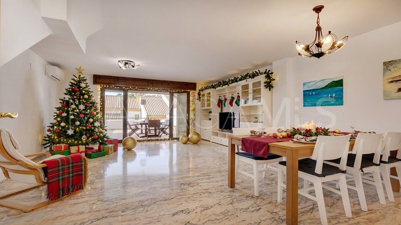 For sale 4 bedrooms town house in Manilva Beach