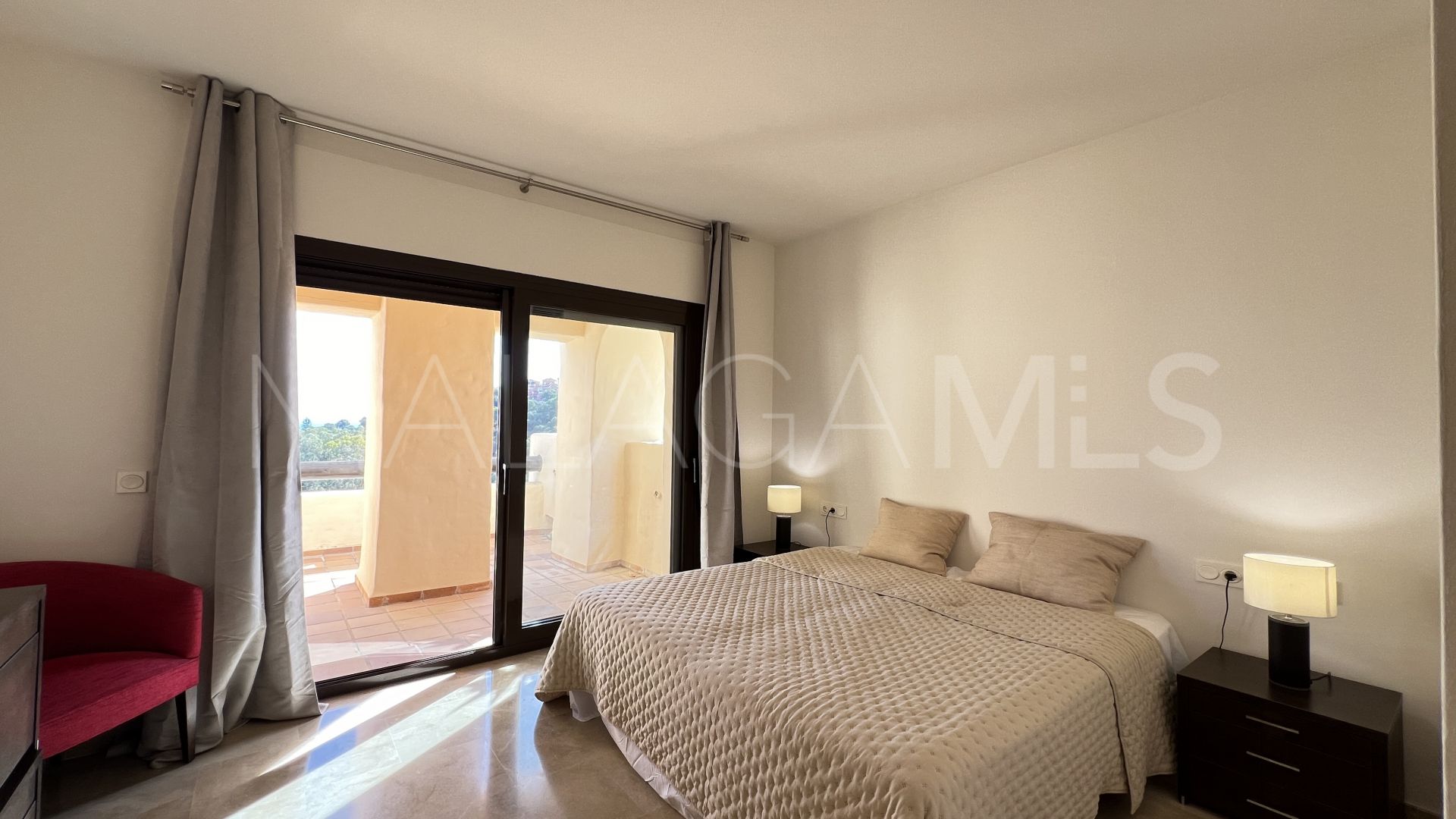 Buy atico with 3 bedrooms in Manilva