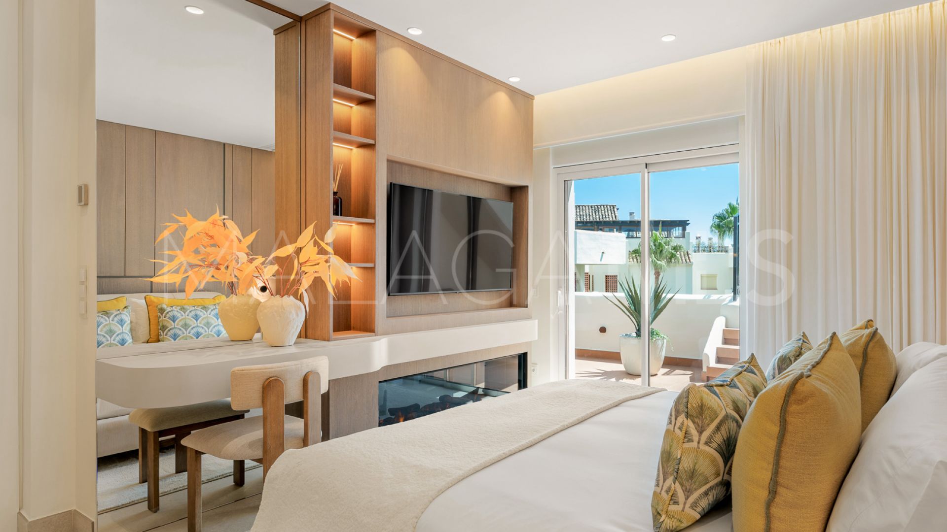 3 bedrooms penthouse for sale in Beach Side New Golden Mile